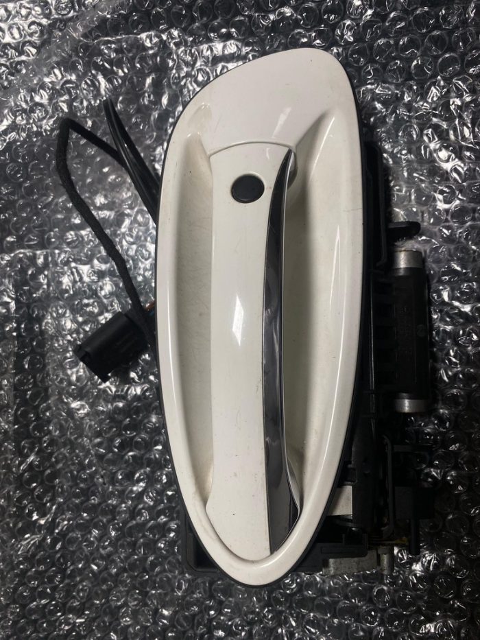 Porsche Panamera Ön Sağ Kapı Kolu Keylessli 970537064