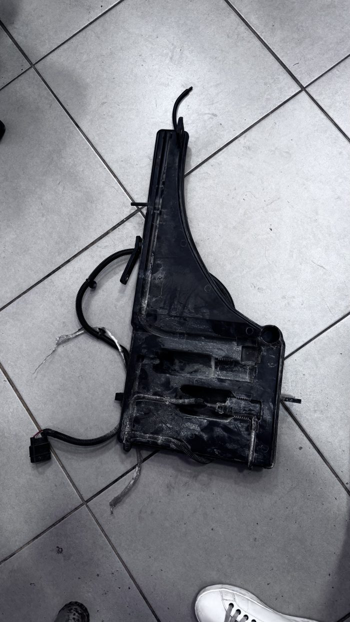 Maserati Ghibli Quattroporte Levante Silecek Su Deposu 670001648 - 670105310